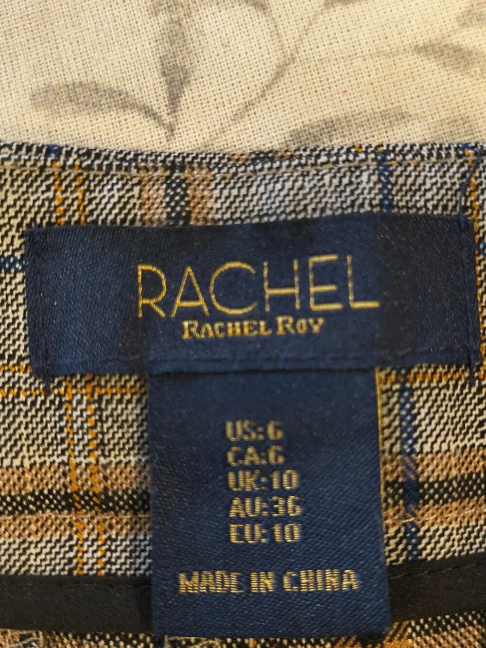 Rachel Zoe Plaid Pleated Shorts – Size 6